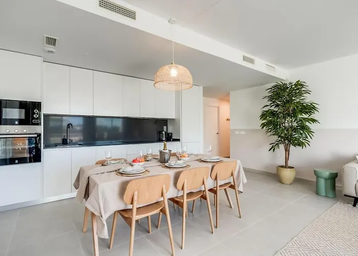 Charming 3br With Panoramic Views Εστεπόνα