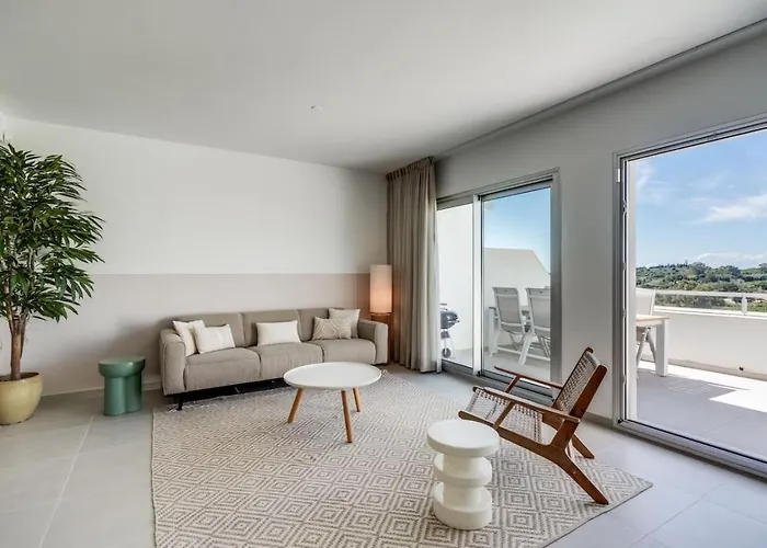 Διαμέρισμα Charming 3br With Panoramic Views *